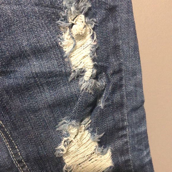 Distressed crop capri jeans - Picture 4 of 9